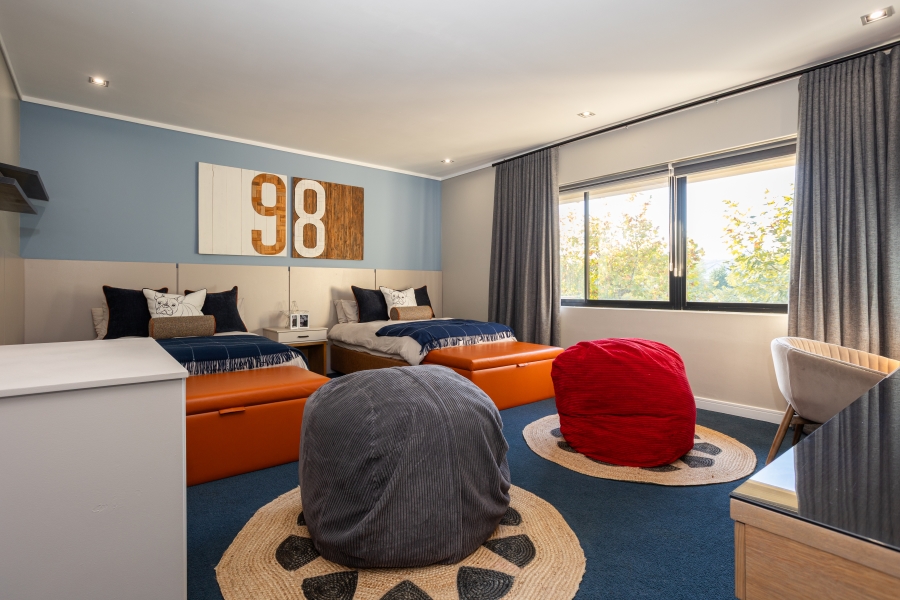 6 Bedroom Property for Sale in Winelands Western Cape